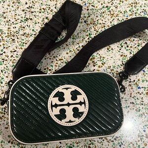 Tory Burch Miller Patent Puffy quilted camera crossbody bag.  Forrest green